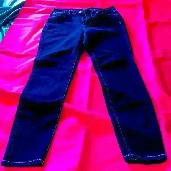 🔥 Forever 21 skinny Jeans 🔥 - Picture 1 of 3